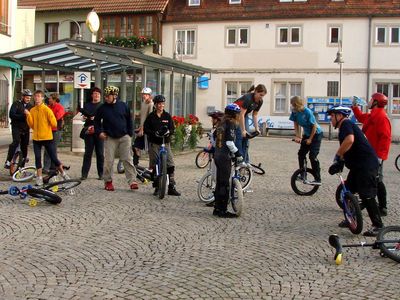 Emsiges Treiben am Platz