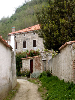 Enge Gassen in Susak Enge Gassen in Susak